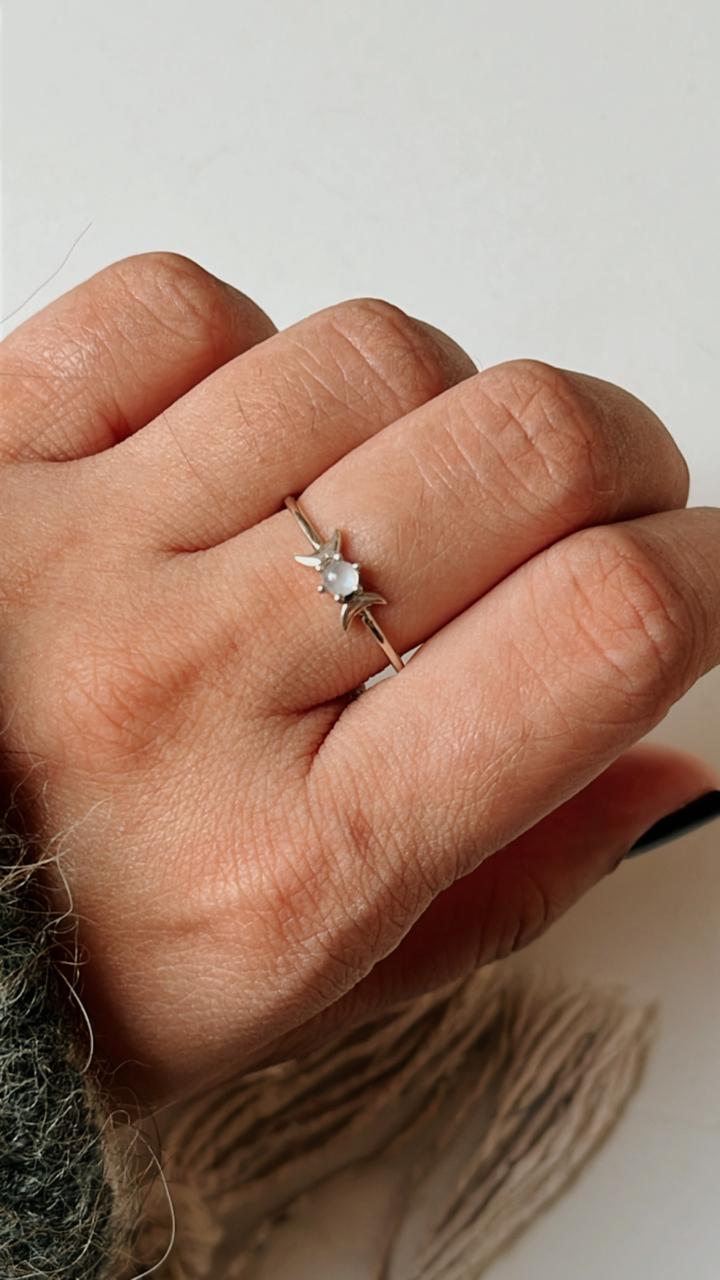 Elegant Moonstone Silver Ring with Moon Phases Design