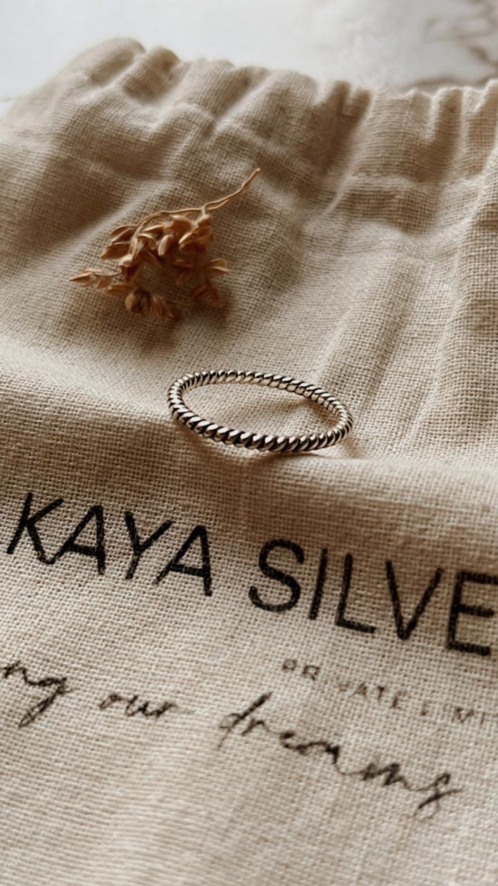 Stylish rope twist band silver ring, perfect for layering