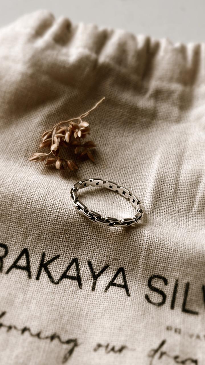 thin link band ring