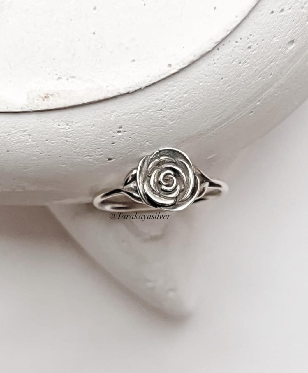 Love Rose Enchantment 925 Silver Ring - Stunning Rose Motif for Elegant Fashion