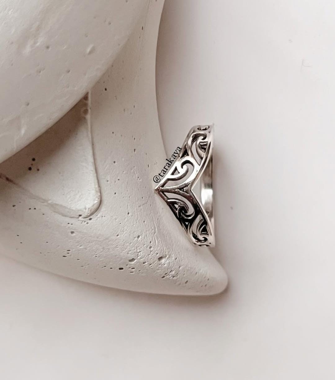 Chevron Vintage Filigree 925 Silver Ring - Stylish V Design with Vintage Charm
