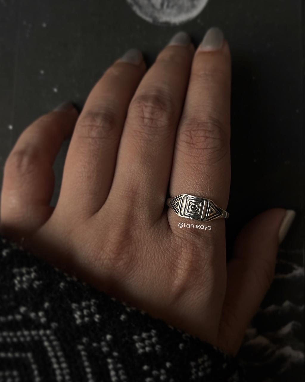 Unique Tribal Dawn Signet Ring in 925 Silver for Modern Style