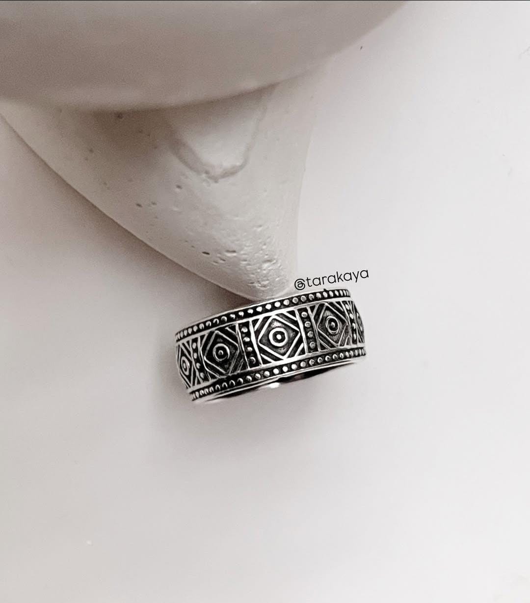 Stylish Tribal Relic 925 Silver Band Ring with Vintage Detailing
