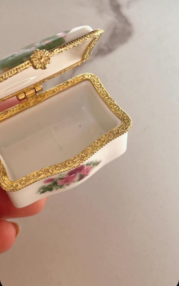 Beautiful Vintage Mini Trinket Box in Porcelain