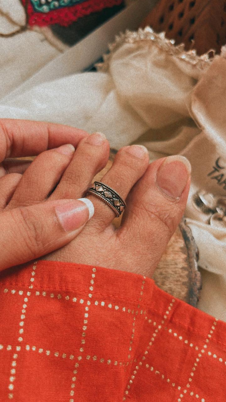 Vintage-inspired tribal Rawa design toe ring in sterling silver.