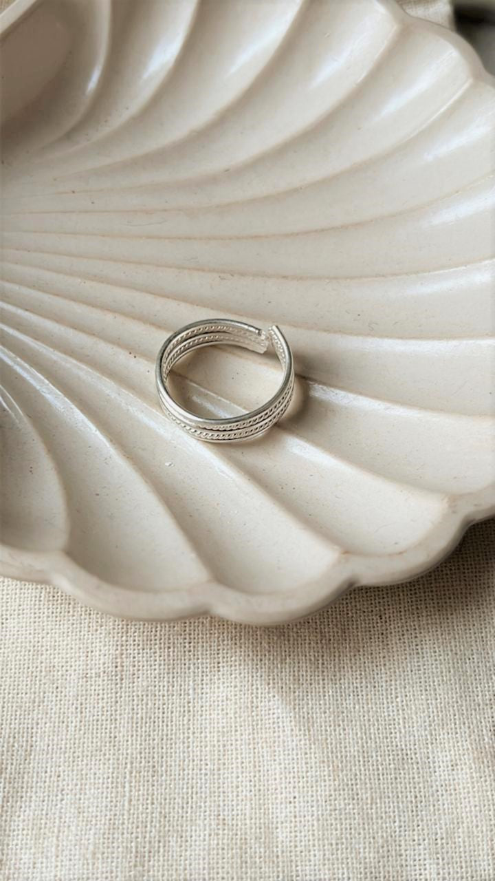Simple and chic 6 wire 925 silver toe ring for everyday wear