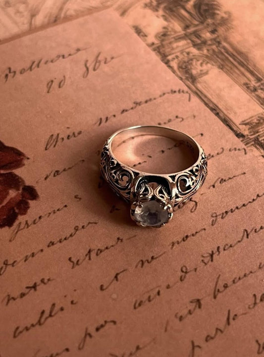 Handcrafted moonstone 925 sterling silver ring with vintage motif