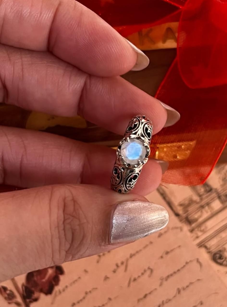 Solitaire moonstone ring with antique silver detailing