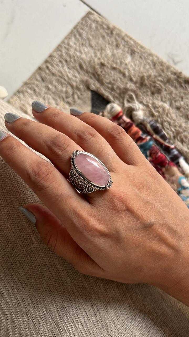 Chic Rose Quartz Oval Silver Ring with Bold Boho Vibes