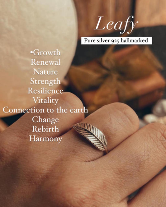 925 Sterling Silver Ring with Detailed Leaf Band