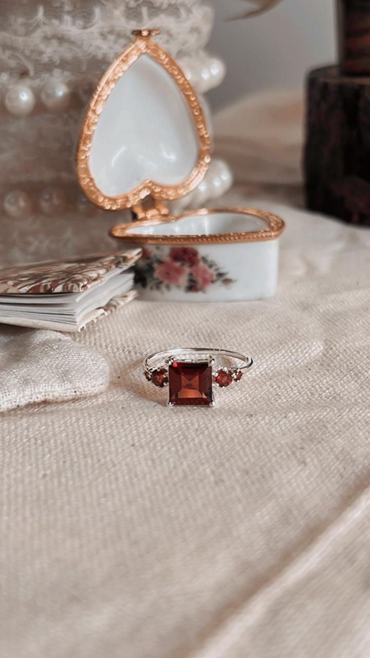 Elegant square-cut garnet silver ring in vintage style