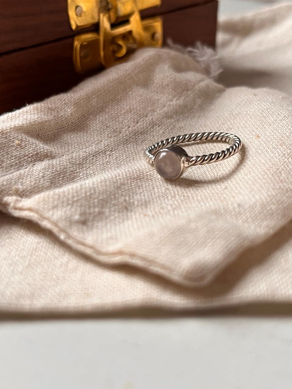 Timeless rose quartz silver ring with twisted rope band