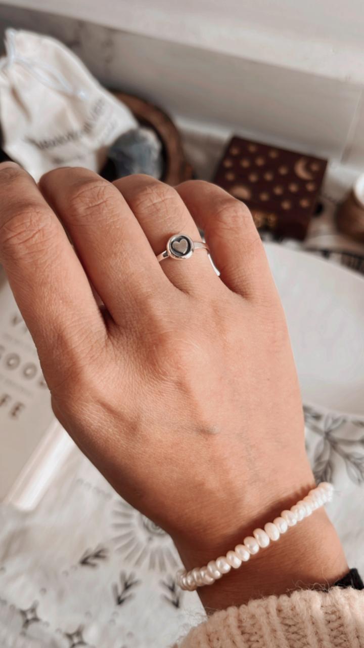Elegant Round Heart Design Ring in Silver