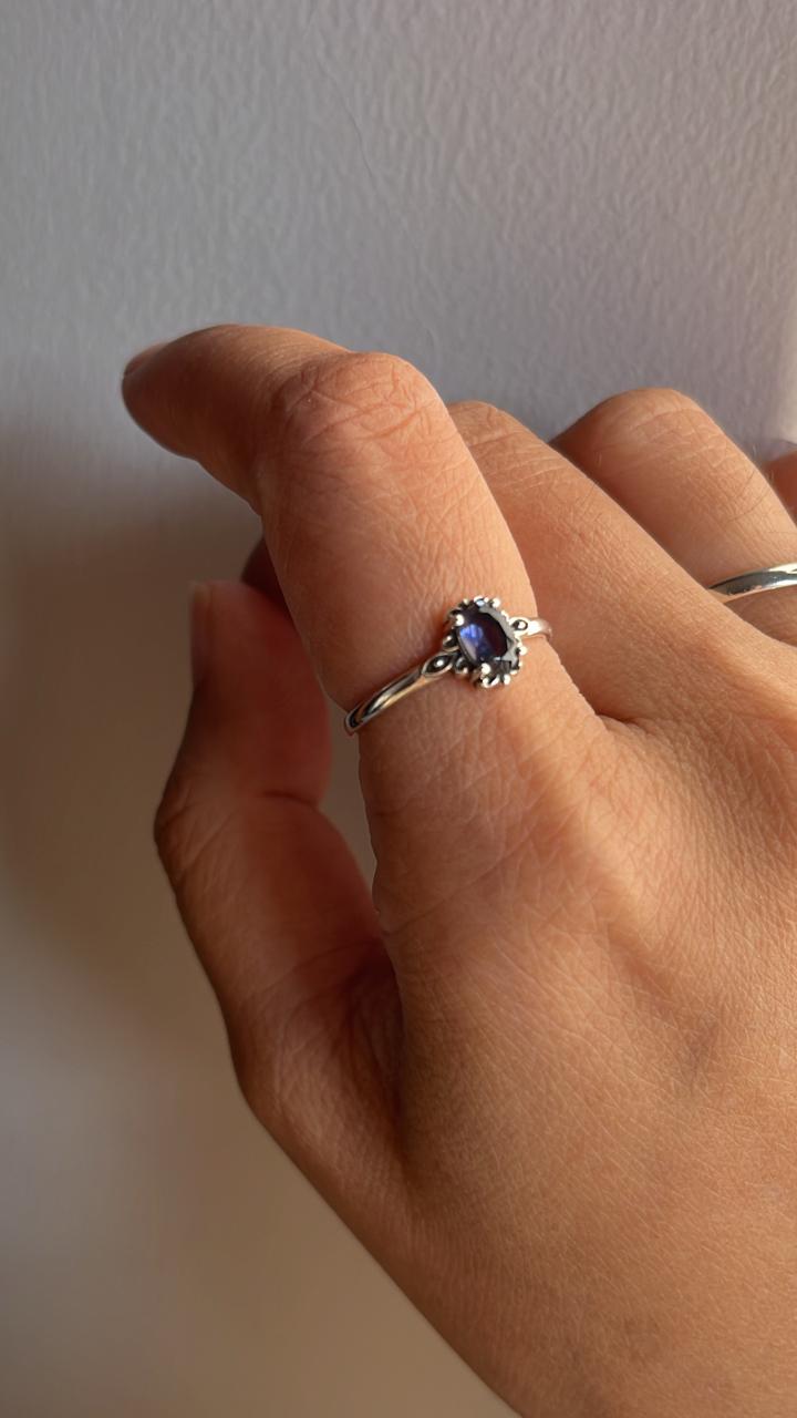 Vintage Iolite ring with Victorian design in 925 silver