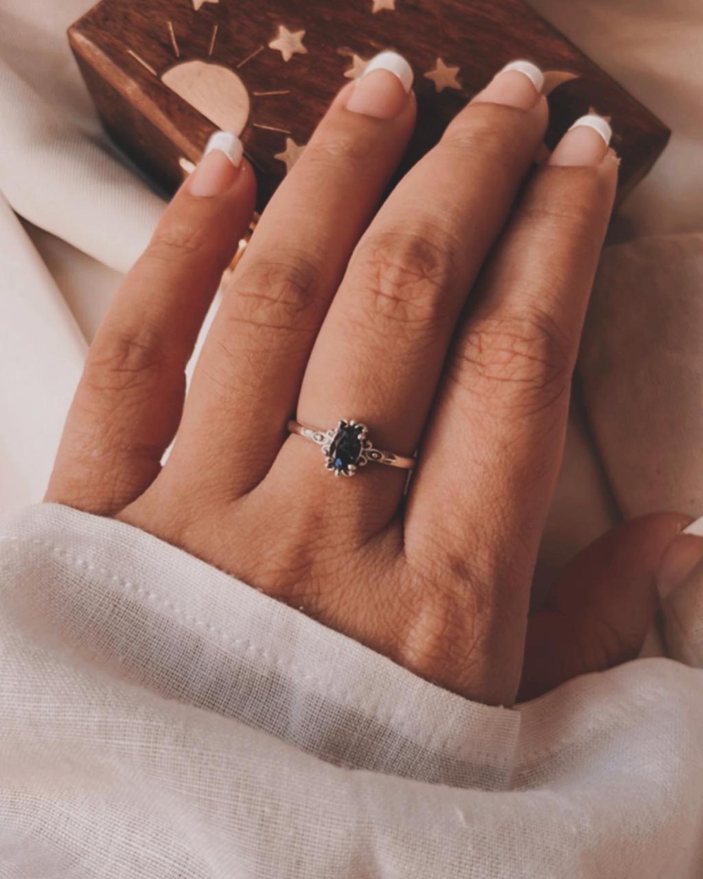 Iolite Victorian-style ring in polished 925 sterling silver