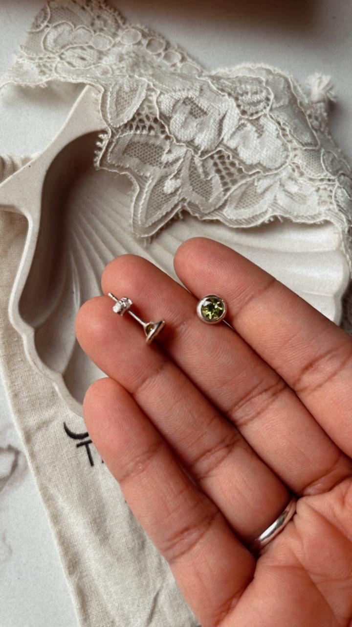 Simple 6mm Peridot Silver Stud Earrings
