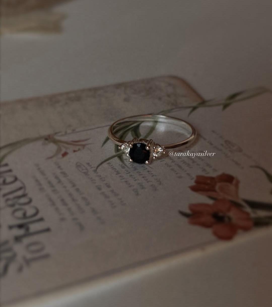 Black spinel and white topaz vintage solitaire 925 silver ring  