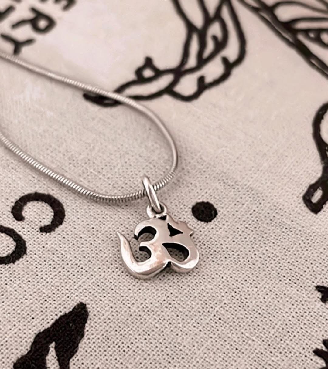 Plain Om/Aum 925 Sterling Silver Pendant