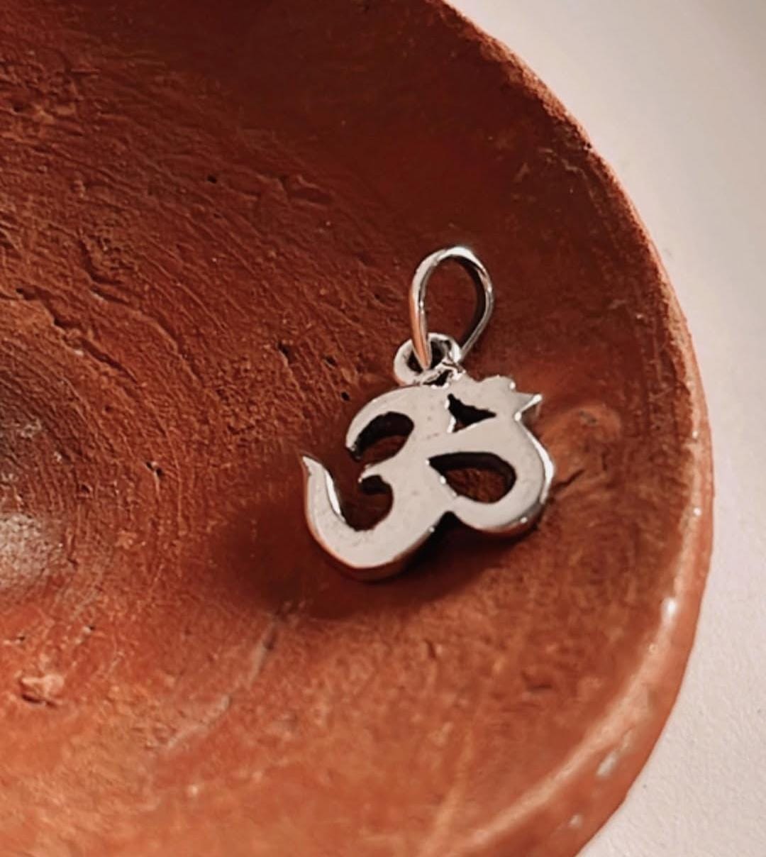 Plain Om/Aum 925 Sterling Silver Pendant