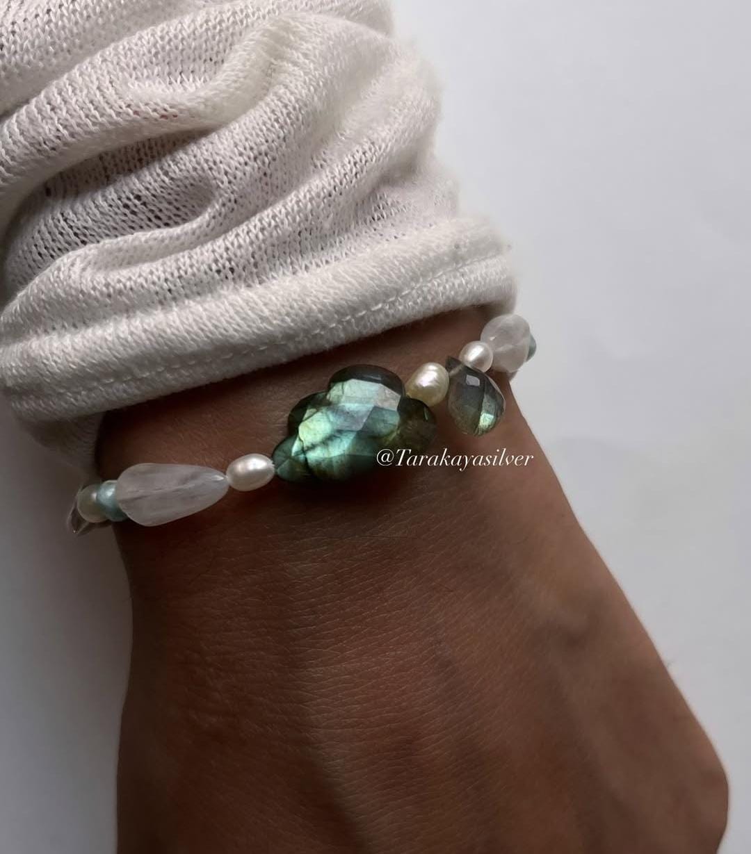 Unique handcrafted silver bracelet with labradorite stone