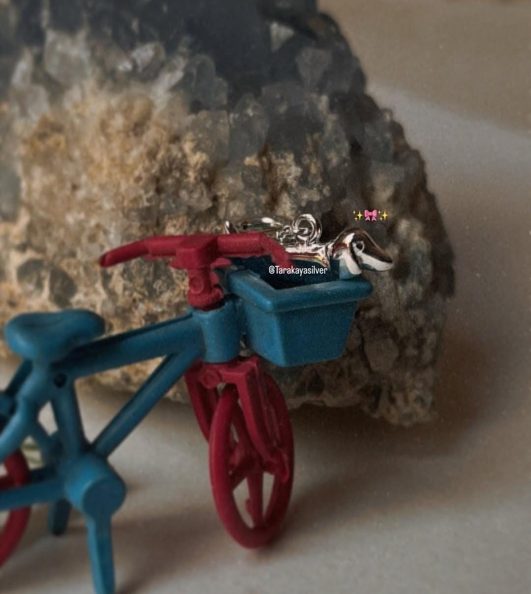 925 silver charm shaped like a dachshund dog
