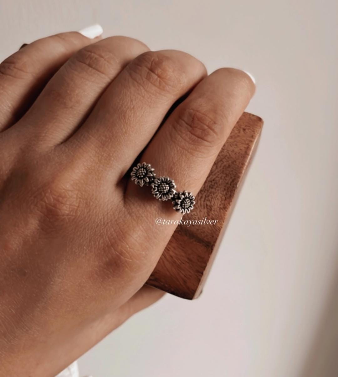 3 Daises 925 Sterling Silver Ring