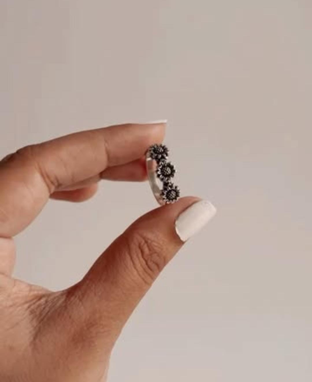 3 Daises 925 Sterling Silver Ring
