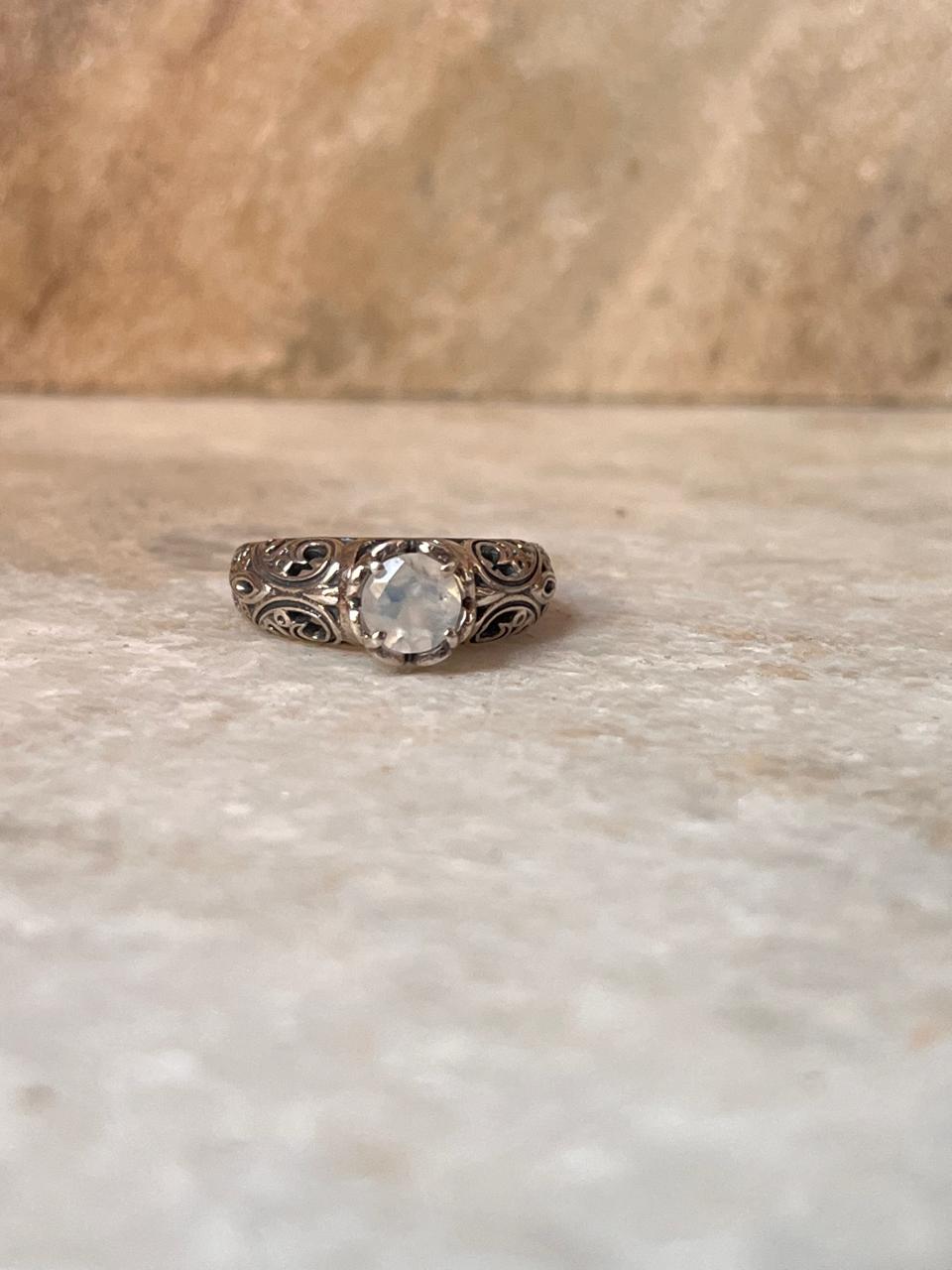 Vintage Motif Moonstone Solitaire 925 Sterling Silver Ring
