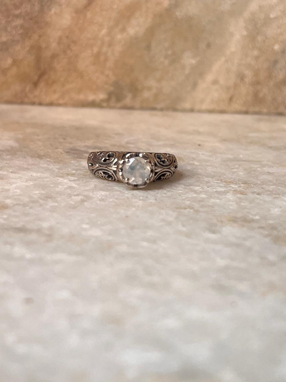 Vintage Motif Moonstone Solitaire 925 Sterling Silver Ring