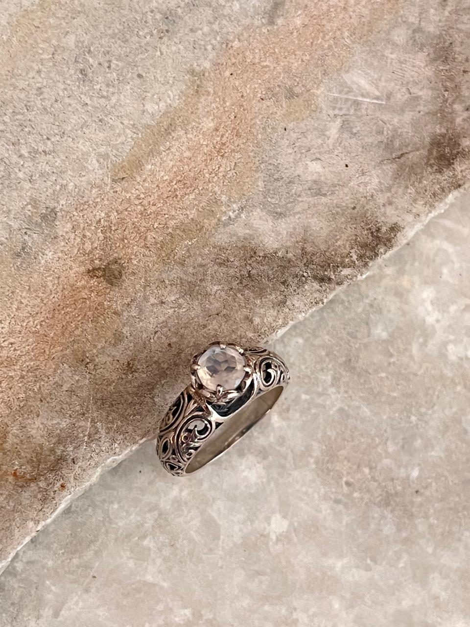 Vintage Motif Moonstone Solitaire 925 Sterling Silver Ring
