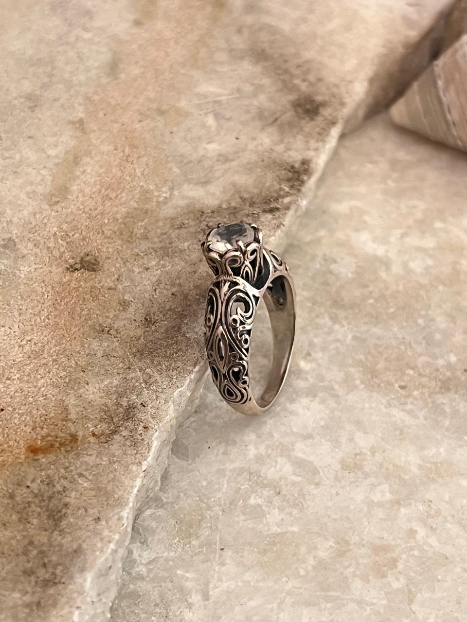 Vintage Motif Moonstone Solitaire 925 Sterling Silver Ring