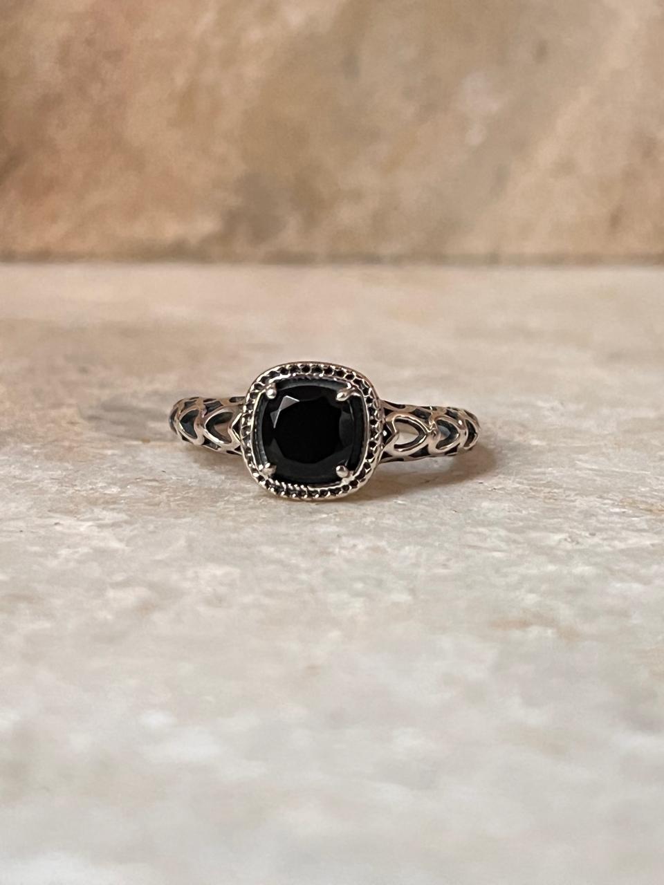 Black Onyx Heart Band 925 Sterling Silver Ring
