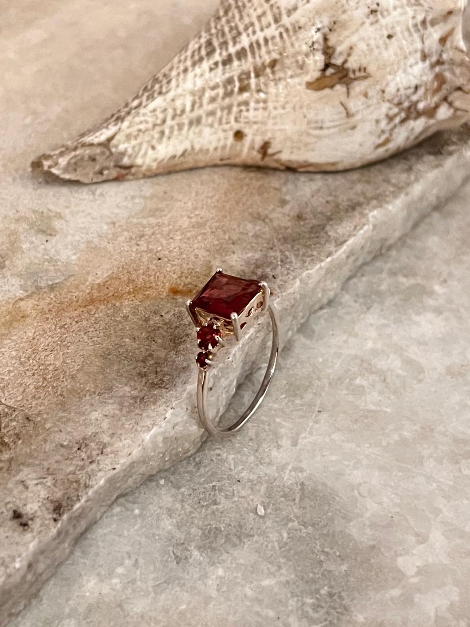 Garnet Square Cut Vintage 925 Sterling Silver Ring