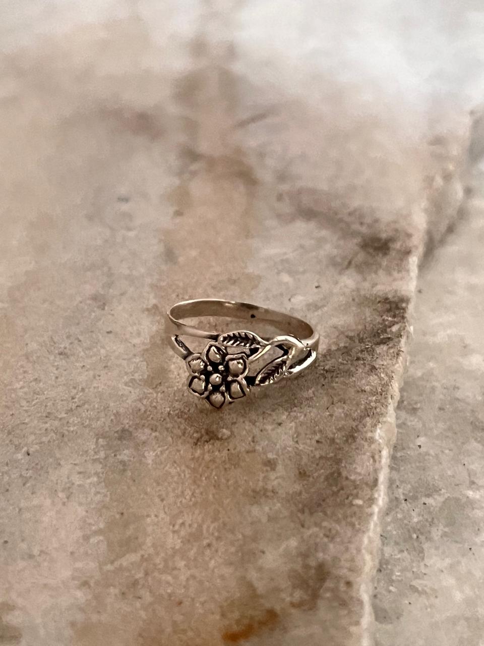 925 Sterling Silver Flower Leaf Ring – Tarakaya Silver