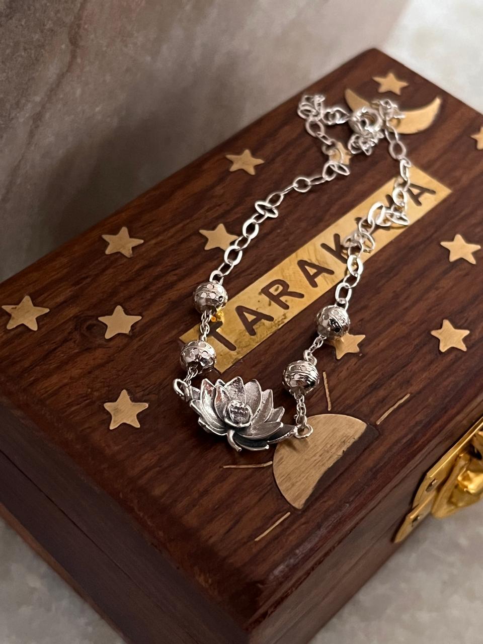 925 silver anklet featuring divine lotus symbol  