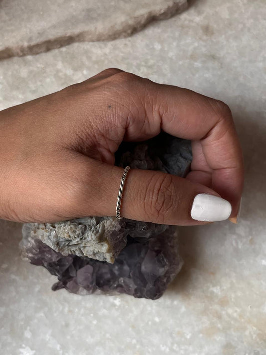 Modern 925 sterling silver delicate twisted rope ring  