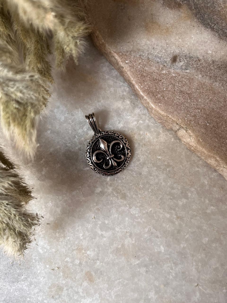 Stylish Fleur De Lis Design Pendant in Sterling Silver