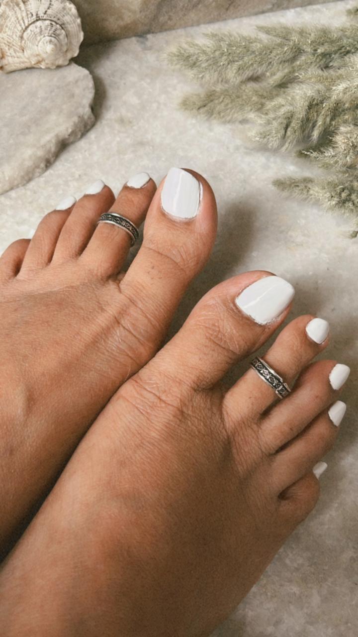 Ethnic tribal pattern toe ring in silver  