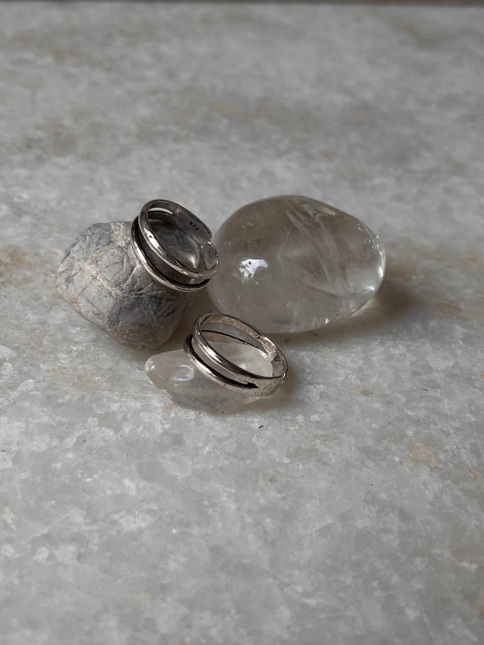 Minimalist silver toe ring with double band design  