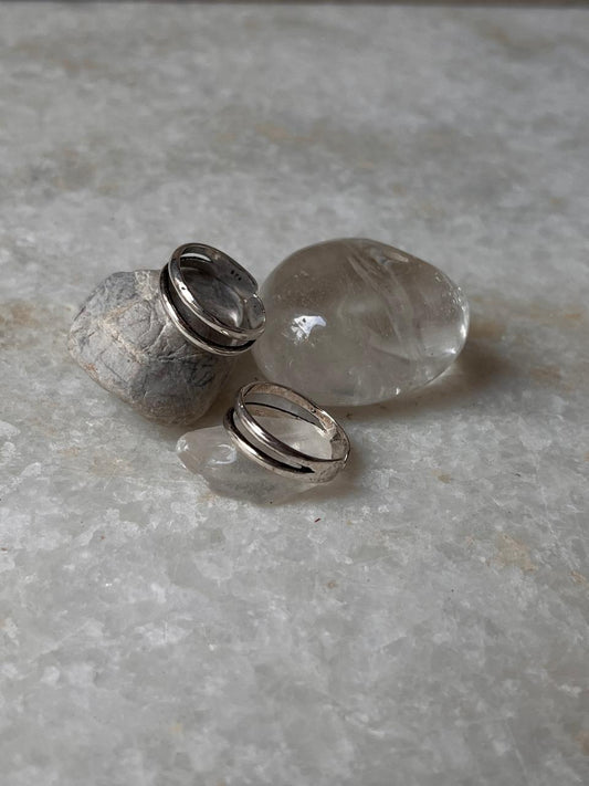 Minimalist silver toe ring with double band design  