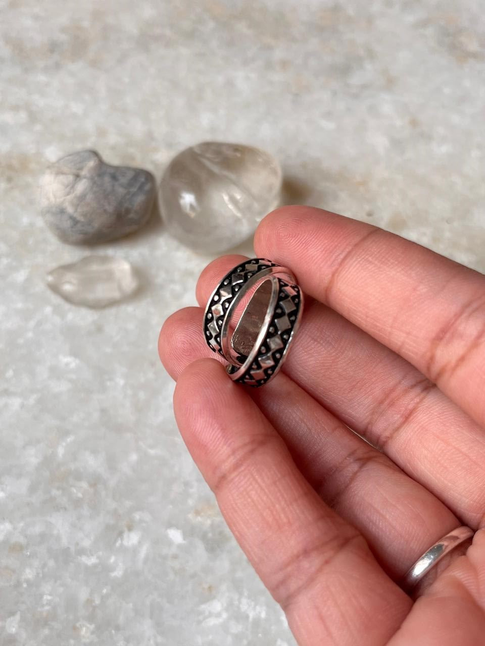 Rustic 925 silver toe ring with tribal detailing