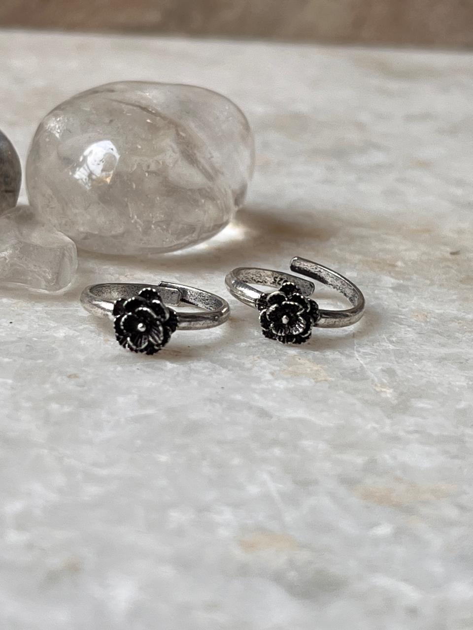 Love rose toe ring in antique 925 sterling silver  