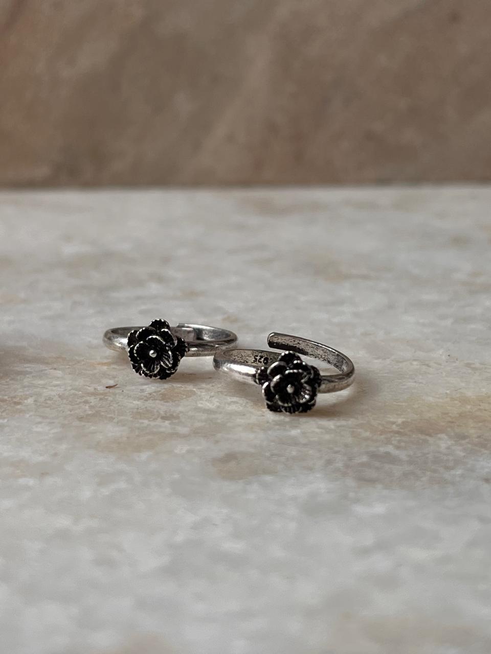 Vintage rose design toe ring in pure silver  