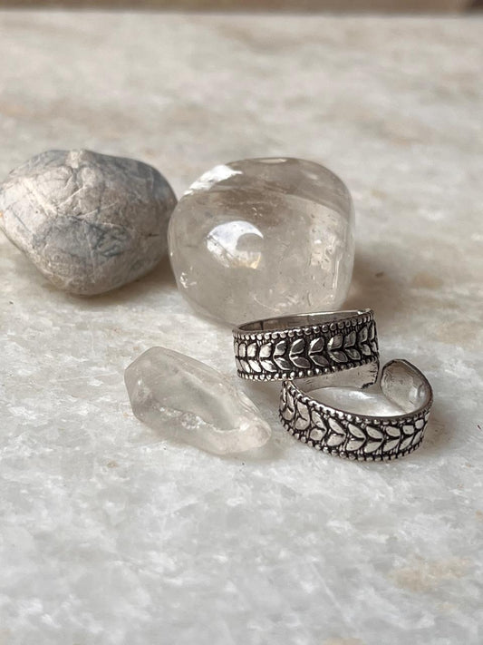925 silver toe ring with antique leaf motif