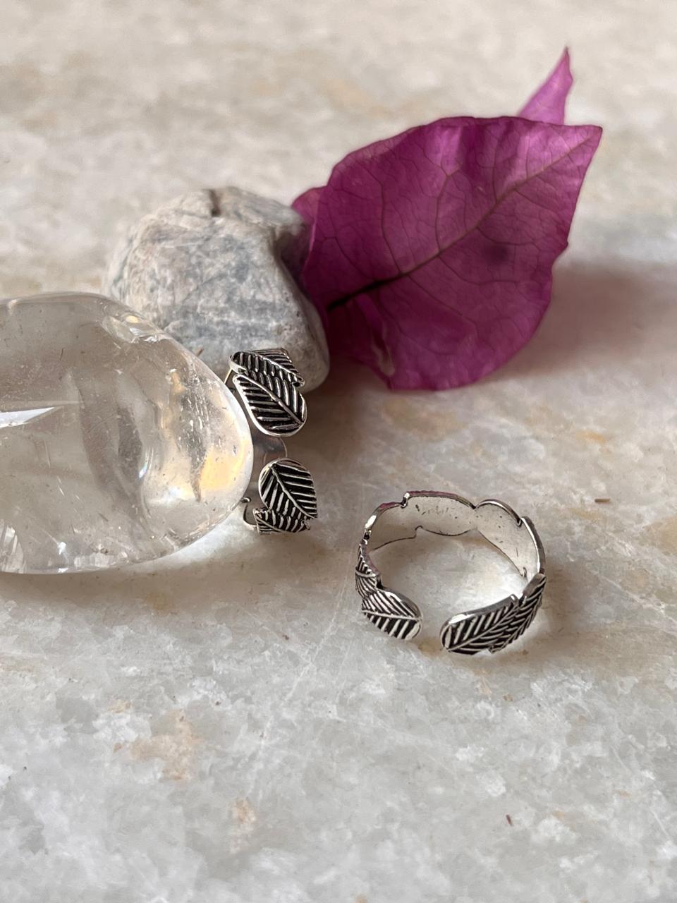 Nature-inspired silver toe ring with leaf detailing  