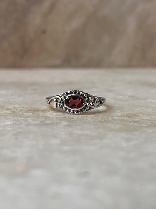 Garnet Oval Rawa 925 Sterling Silver Ring
