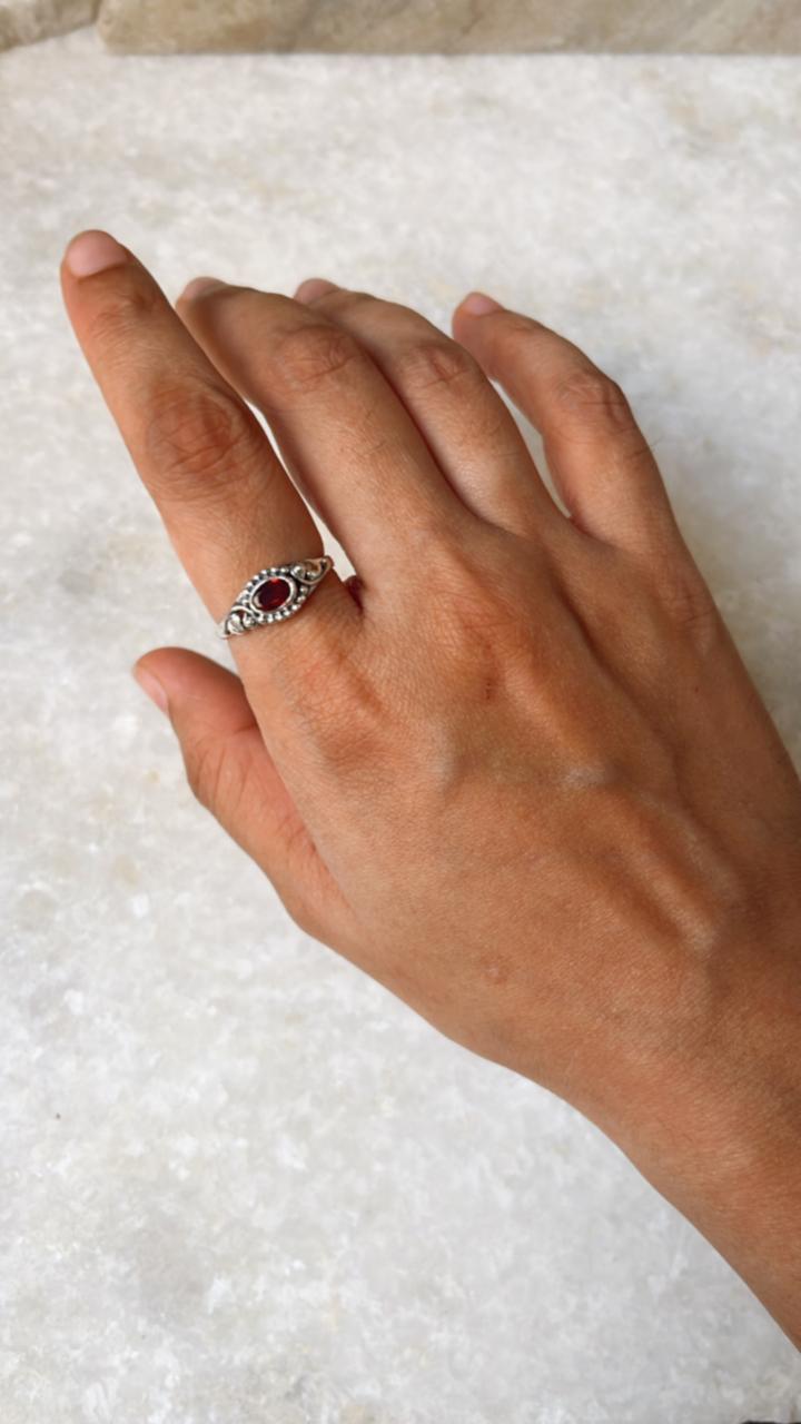 Garnet Oval Rawa 925 Sterling Silver Ring