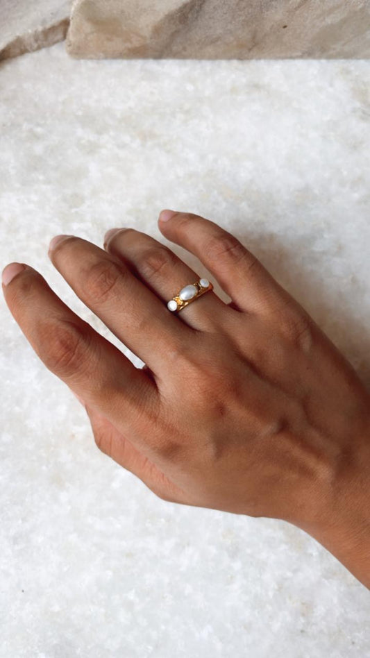 925 sterling silver gold vermeil ring with three freshwater pearls