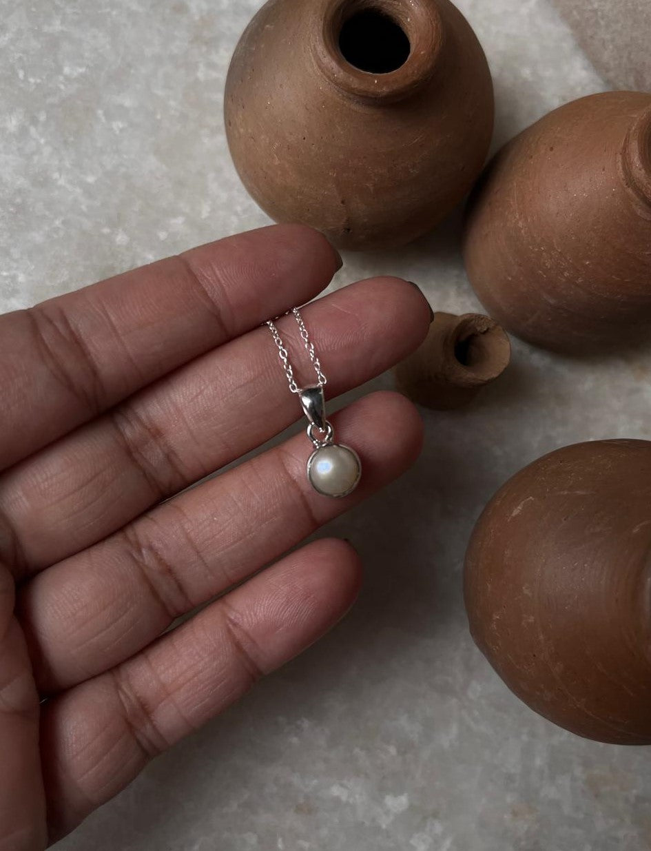 Elegant Round Pearl Pendant in Sterling Silver