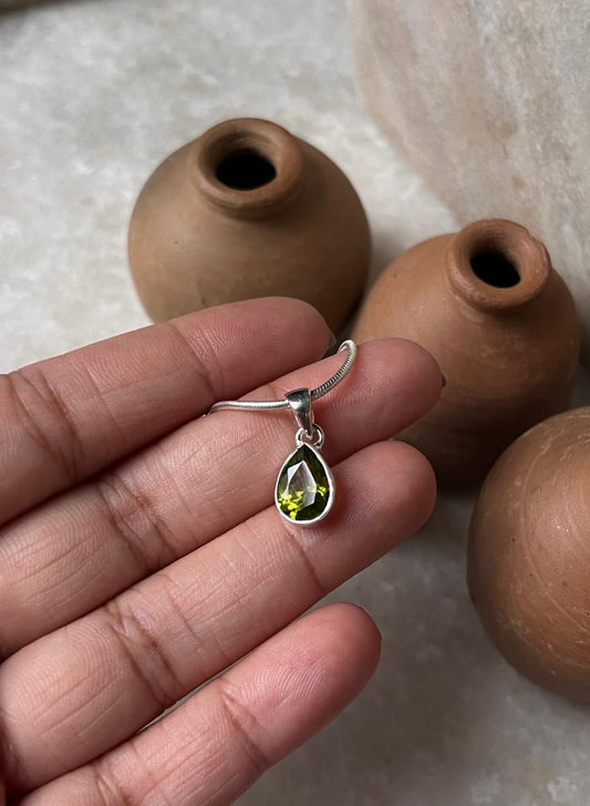 925 Sterling Silver Drop Pendant with Peridot Gemstone  